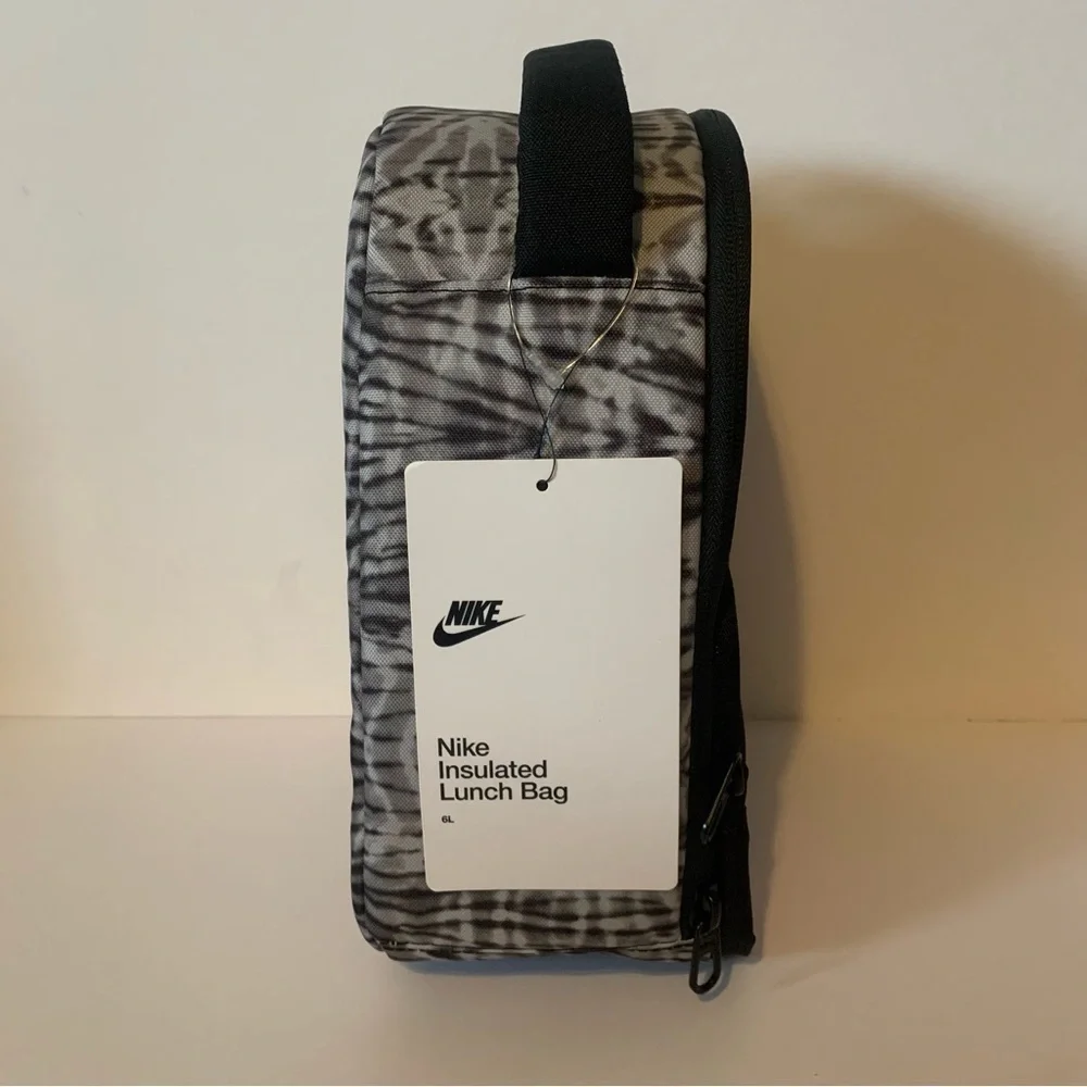 NWT. NIKE Insulated Lunch Bag with ID Slot